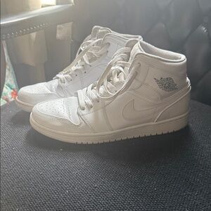 Nike air Jordan  retro mid Men's White Sneakers
